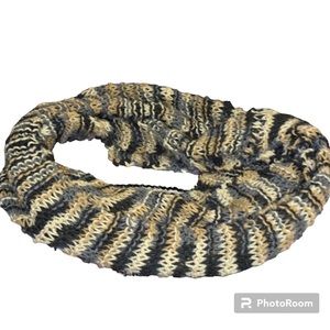 HANDMADE | knitted infinity scarf